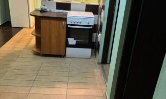 Chirie de bun simț sau nu? Cu cât se închiriază un apartament în Cluj cu pereți neîngrijiți și baie minusculă. "E pod în cel mai fericit caz/O ru