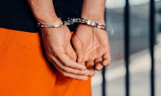 Cei patru hoți care au furat bijuterii la Untold, arestați preventiv după ce au încercat să fugă spre Barcelona