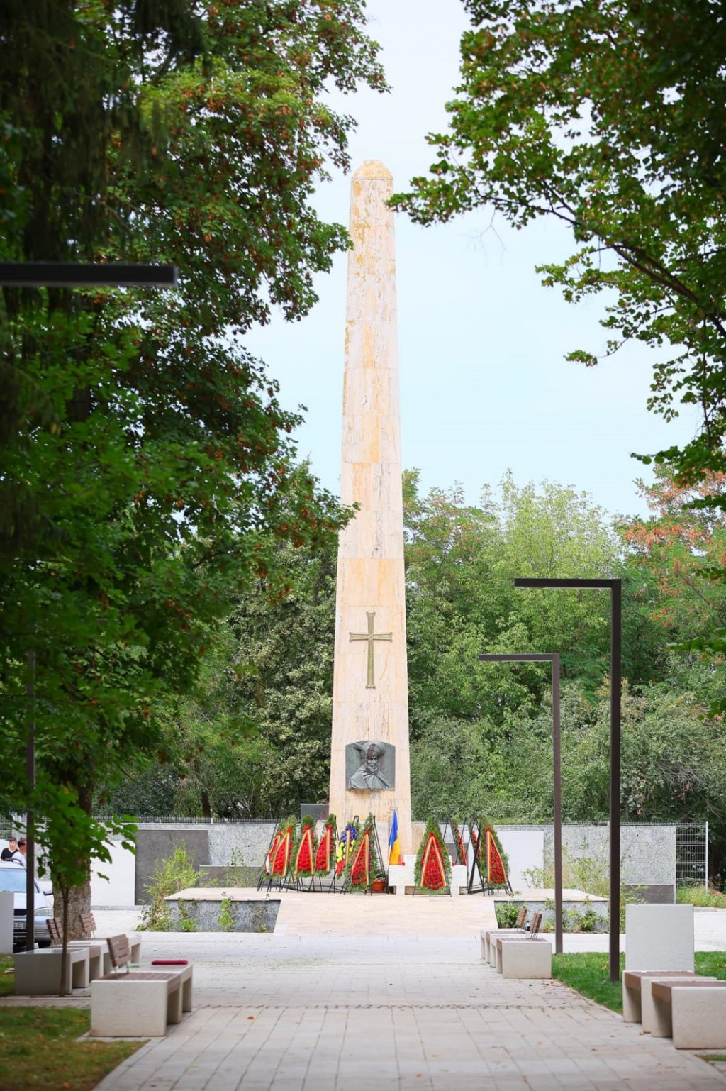 Turda comemorează personalitatea Marelui Voievod Mihai Viteazul. Ceremonial militar–religios la monumentul din Parcul Obelisc