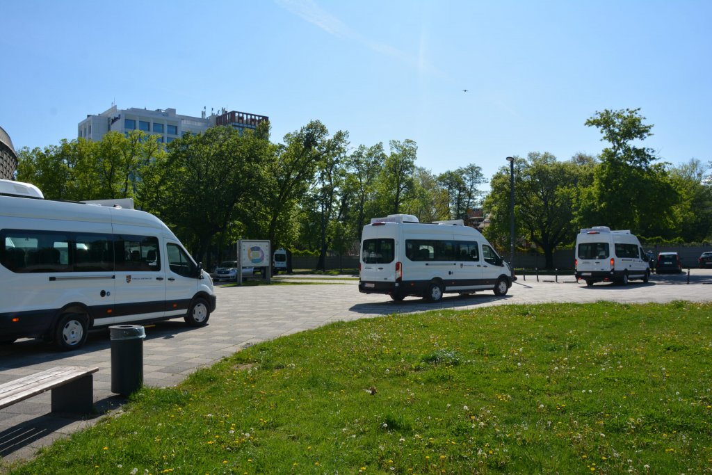 La București - aliați, la Cluj - dușmani de moarte! USR sare la gâtul lui Alin Tișe pe tema microbuzelor școlare / Senatorul Ciprian Rus, trimis să se mai documenteze