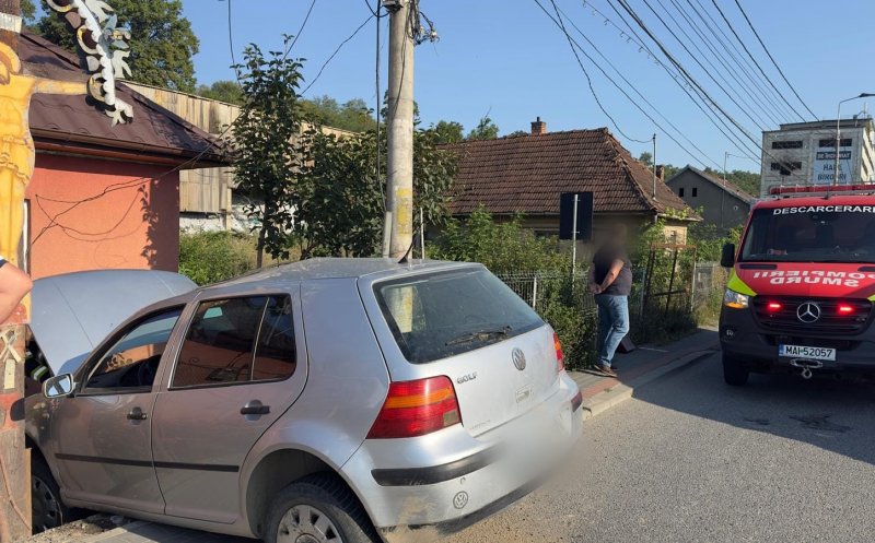 A intrat cu mașina în gardul unei case / A intervenit  SMURD-ul și descarcerarea