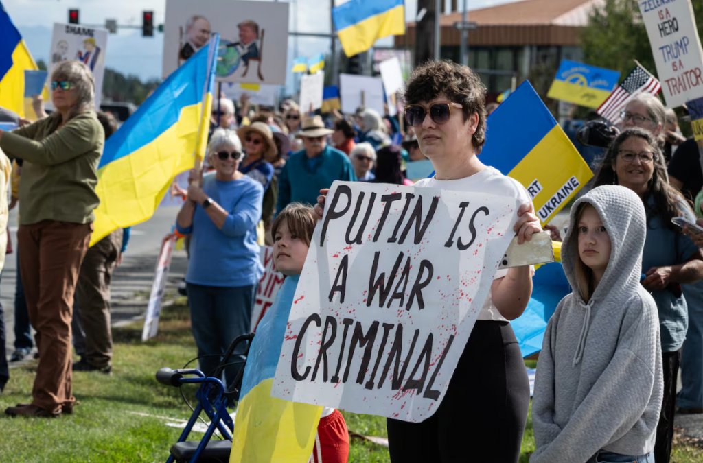 Proteste pro-Ucraina în Alaska înainte de întâlnirea Trump - Putin / „Nu sunt aici ca să negociez pentru Ucraina”, a declarat Trump la bordul Air Force One