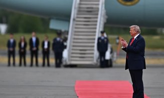 Momentul în care Trump îl aplaudă pe Putin înainte să ajungă față în față în Alaska