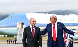 Momentul în care Trump îl aplaudă pe Putin înainte să ajungă față în față în Alaska