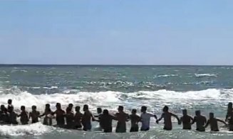 Când viața nu e mai importantă decât o baie în mare... / Lanț uman pe litoralul Mării Negre și bărbat de 35 de ani înecat