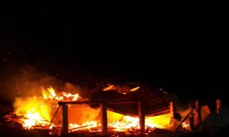 Incendiu devastator în Cluj: Casa unei familii a ars complet