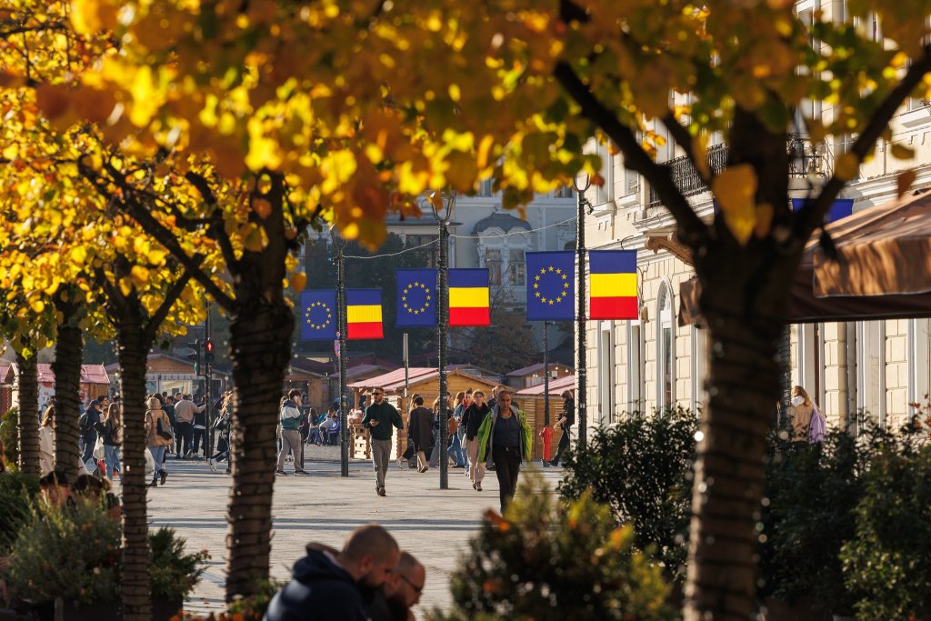 Primarul Boc, avertisment pentru instituțiile publice care nu au steaguri noi pe clădiri: „Respectarea drapelului nu este opțională, ci este o datorie legală și morală”