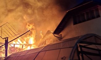 Intervenție de peste 8 ore la stingerea unui INCENDIU în județul Cluj