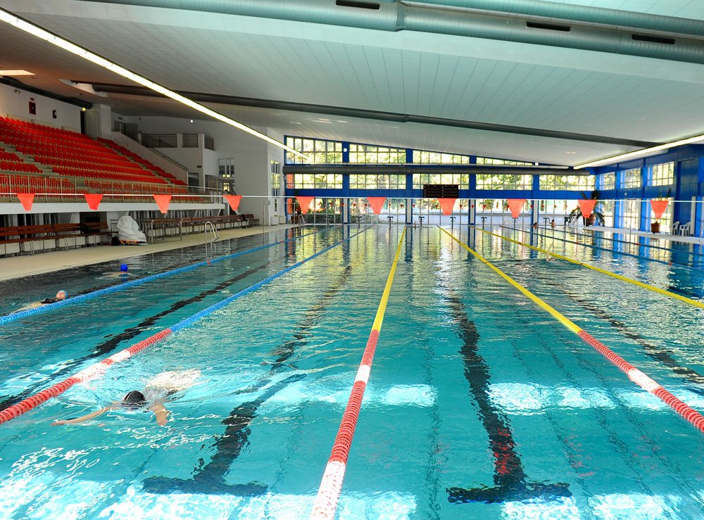 Piscine interioare în Cluj: Unde poți să înoți în sezonul rece