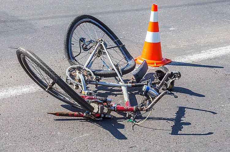 ACCIDENT în județul Cluj: Biciclist lovit de mașină