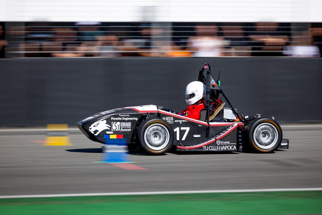 Mașina electrică a studenților de la UTCN, pe faimosul circuit de Formula 1, Hockenheimring, la competiția Formula Student Germania