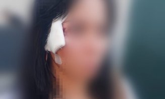 Trei tinere de 20, 19 și 17 ani, bătute ziua în amiaza mare într-un tramvai