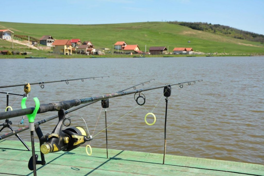 Anunț pentru pasionații de pescuit! Regulament nou pentru Lacul 5 Câmpenești