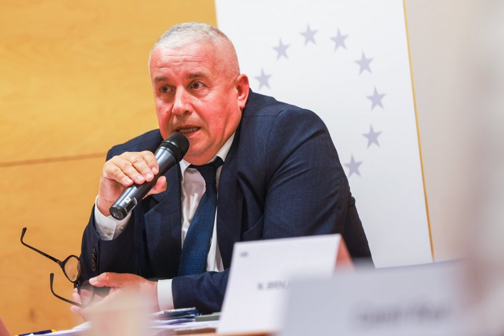 Liderul PNL Cluj, despre incidentul în care un tânăr a bătut un livrator străin: „Resping orice act de violență. Autoritățile statului să acționeze”