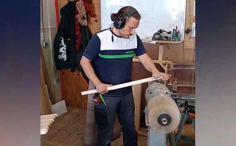 Clujeanul care a renunțat la IT și a deschis un atelier de tâmplărie. „Nemulţumirea de a pleca acasă zi de zi fără satisfacţia lucrului făcut se aduna și am vrut mai mult”