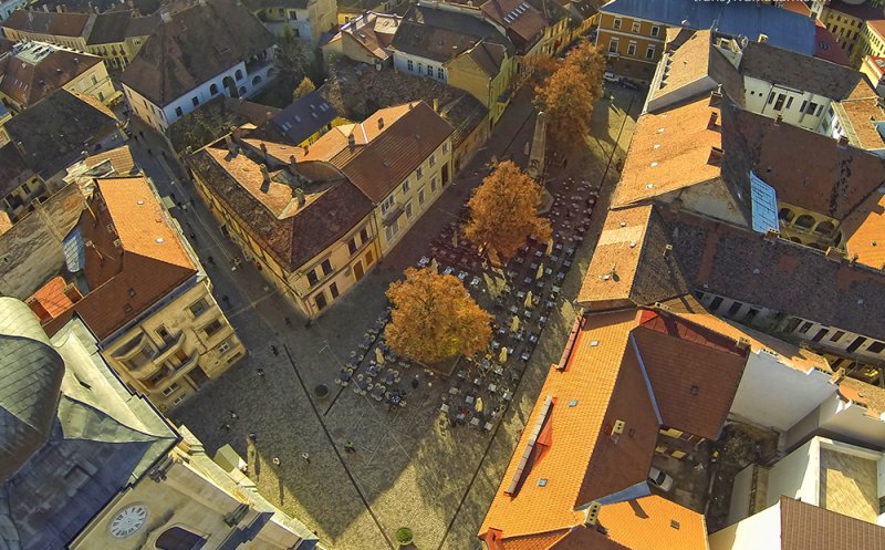 Prima maternitate din Cluj-Napoca a fost inaugurată în 1851, în Piața Muzeului / Apa era adusă din Canalul Morii, iar adesea bărbierii asistau nașterile