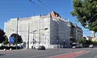 Transformare spectaculoasă a Palatului Administrativ din Cluj: Ferestrele vechi de peste 100 de ani, restaurate cu tehnici speciale