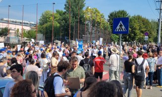 Profesorii, studenții și elevii, protest în fața IȘJ Cluj: „Abrogați Legea 14! Educația merită respect!”