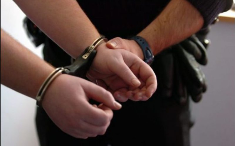 Polițist din Cluj, reținut pentru tâlhărie: A plătit o tânără pentru sex, apoi a atacat-o și i-a luat banii