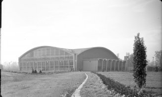 Construcţia Sălii Sporturilor "Horia Demian", sfârşitul anilor '60. Plafonul clădirii inițiale s-a prăbușit, dând curs controverselor