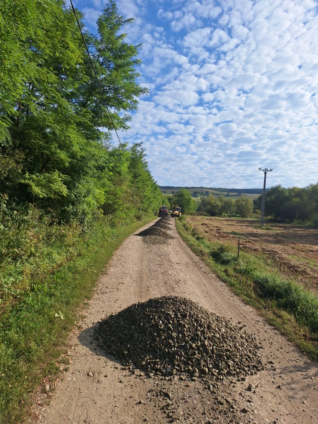 Reparații pe două drumuri comunale din județul Cluj. Au fost distruse de ploi