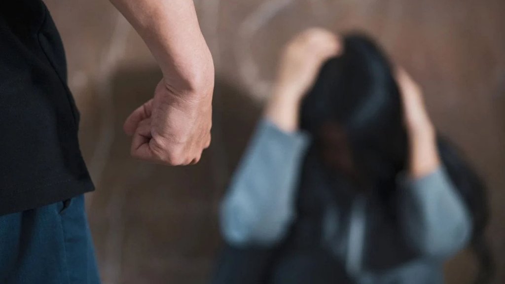 Clujean reținut după ce și-a agresat și amenințat concubina, inclusiv pe stradă. Bărbatul ar fi încălcat de mai multe ori ordinul de protecție