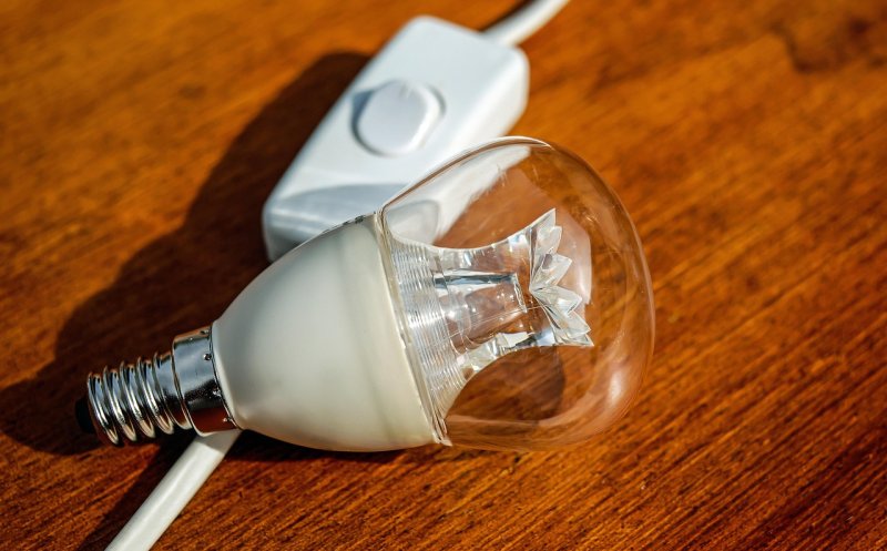 Explozie de prețuri: Energia electrică, cea mai mare creștere. Românii plătesc mai mult și pentru ulei, cafea sau servicii de cosmetică
