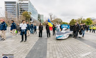 Vehiculul echipei Solis UTCN, expus în centrul orașului australian Adelaide, după ce a trecut linia de finish la Bridgestone World Solar Challenge