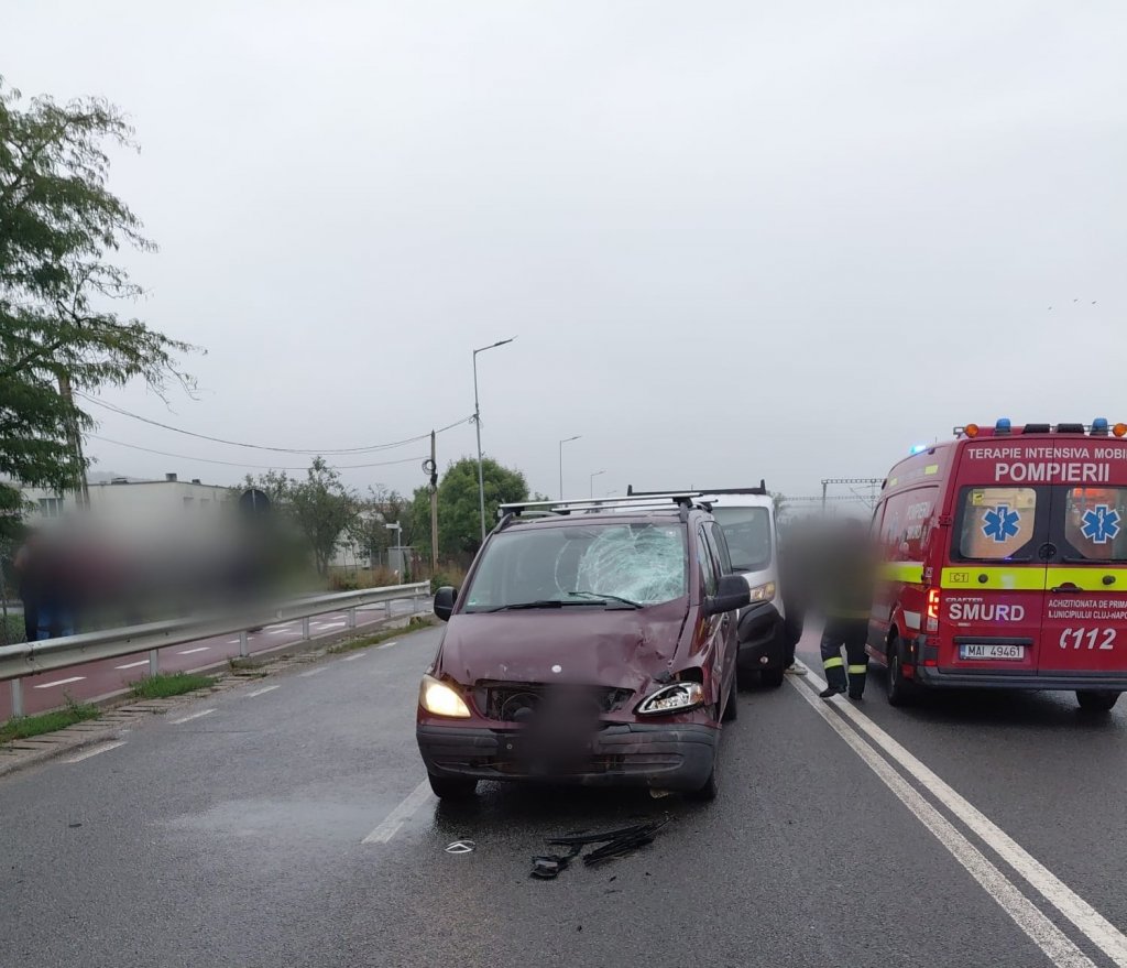 ACCIDENT grav la Jucu: Biciclist OMORÂT pe loc + 2 autoutilitare și un autoturism au fost avariate