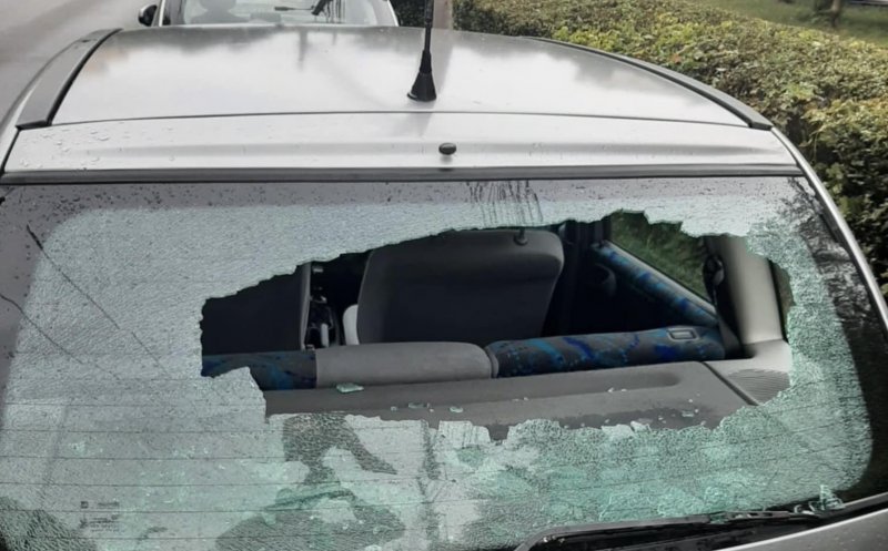 O clujeancă cere ajutorul comunității după ce mașina i-a fost vandalizată și vinovatul nu a fost identificat: "Dacă ați văzut ceva sau aveți filmări, vă rog să mă contactați"