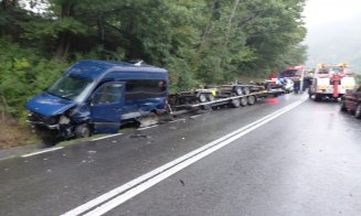 Cum s-a produs accidentul din Cluj în care au fost implicate un autoturism și o autoutilitară cu remorcă / Trei persoane rănite