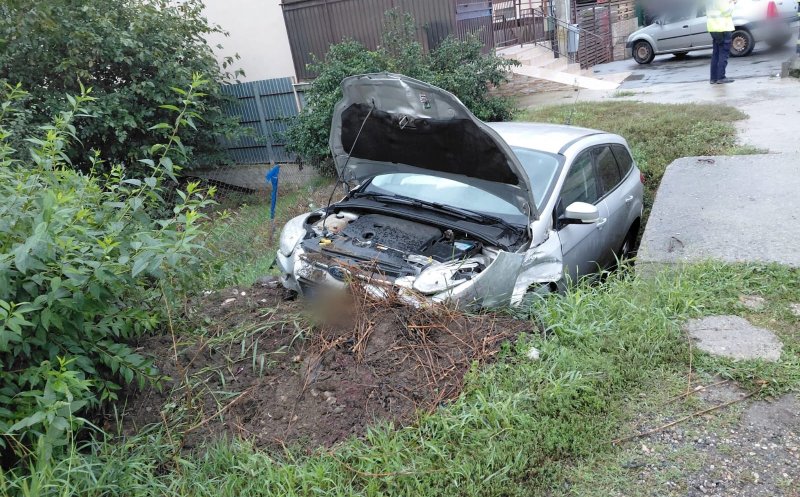 Accident rutier la Apahida: O mașină a ajuns în șanț. Femeie de 55 de ani, transportată la spital