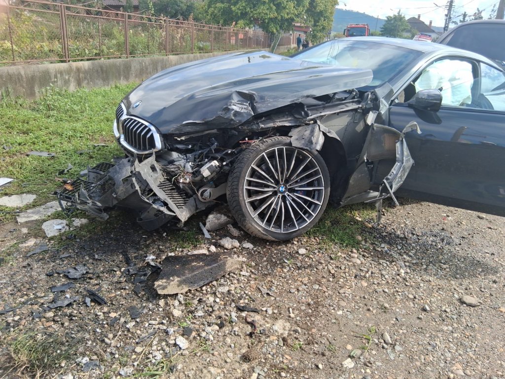 Accident rutier grav într-o localitate din Cluj: Două victime, transportate de urgență la spital