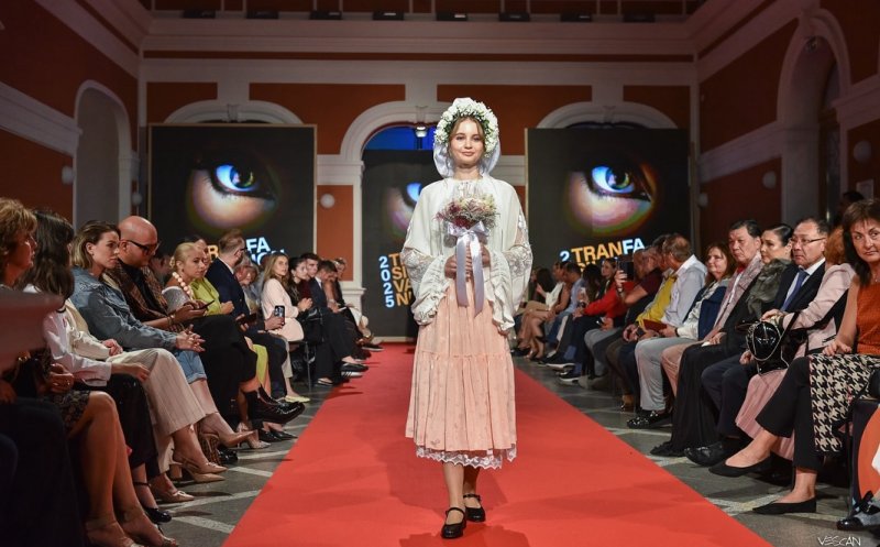 Irina Columbeanu a defilat la Transilvania Fashion pentru Cătălin Botezatu / A vrut să urmeze Facultatea de Medicină din Cluj