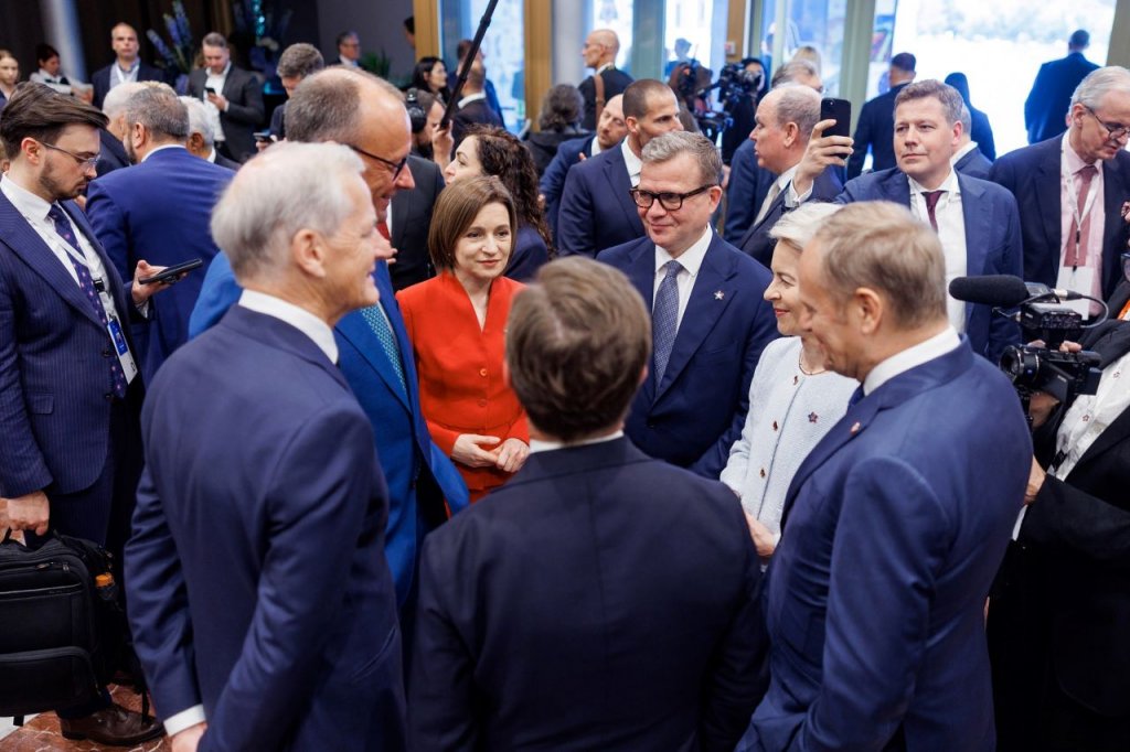 Care sunt politicenii străini în care au cea mai mare încredere românii
