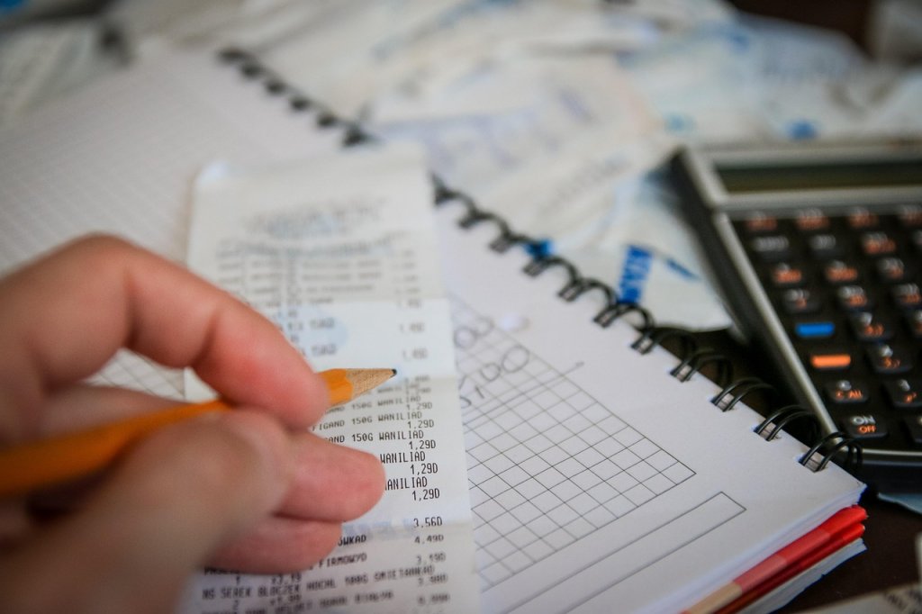 Peste 80% dintre antreprenorii români cred că deficitul bugetar este o problemă reală a României. Economia țării traversează o perioadă dificilă