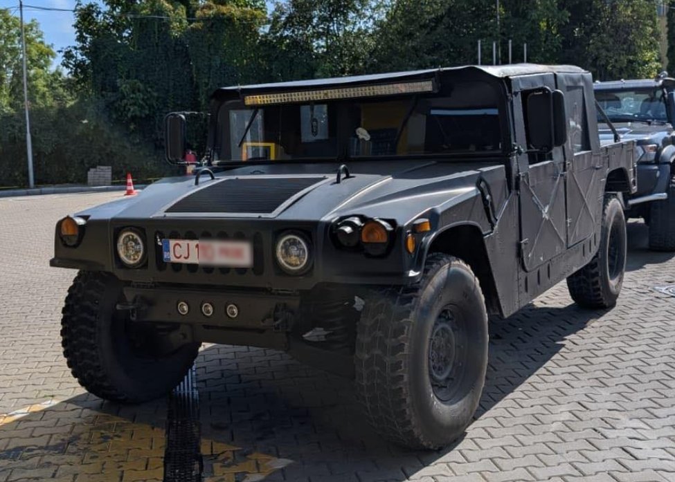 "Monstru" pe patru roți, zărit în Cluj. „Știe cineva ce mașină este aceasta? Chiar pare că ne pregătim de război"