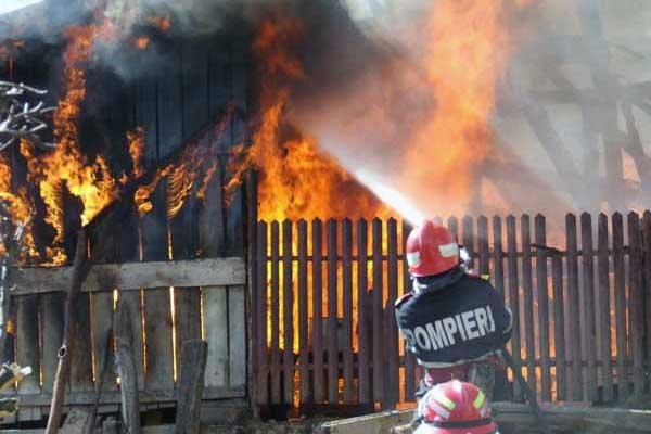 Incendiu într-o localitate din Cluj: pompierii au intervenit