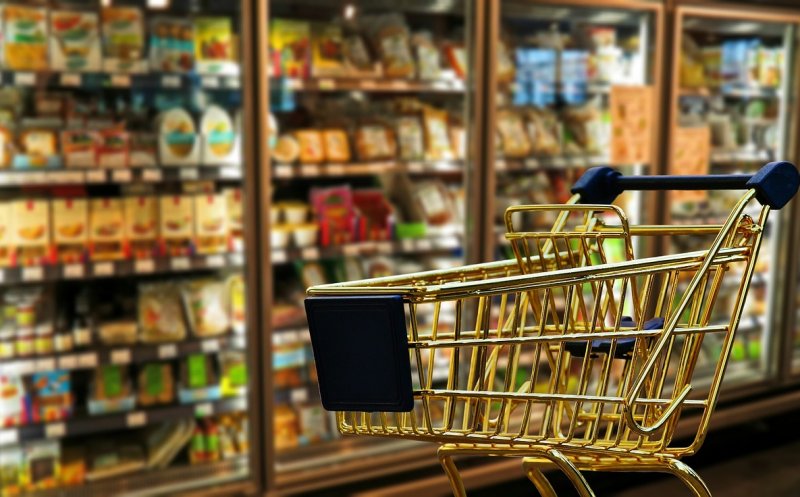 Untul, smântâna și pâinea, printre produsele cu cele mai mari scumpiri după majorarea TVA. Ce s-a ieftinit?
