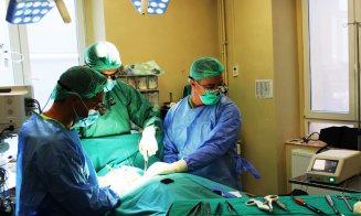 Mai multe secții ale SCJU Cluj, dotate cu aparatură medicală performantă. Unul dintre dispozitive, unic în regiune în sistemul medical public