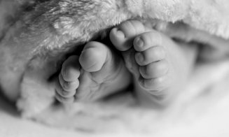 Părinți condamnați pentru ucidere din culpă. Și-au plimbat bebelușul fără scaun special în BMW, provocându-i traumatisme craniene