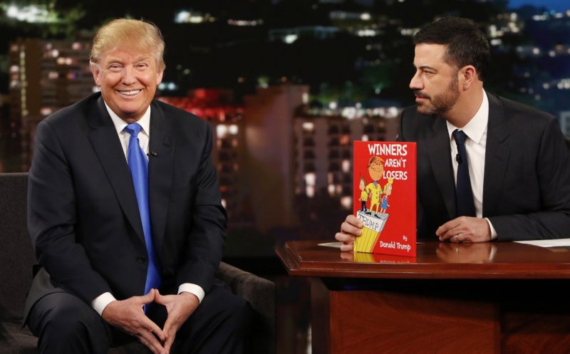 Donald Trump sugerează ridicarea licenței televiziunilor critice la adresa sa / Baronii mass-media americane se înclină în fața președintelui