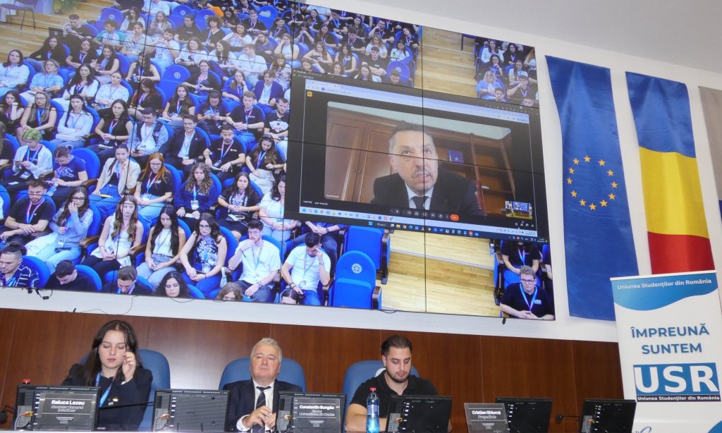 Burse și vouchere de transport pentru studenți din bani europeni? David: Am început discuțiile. Se caută soluții. Mi se pare o idee bună