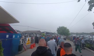 Coadă la Oserul din Cluj! S-a deschis sezonul de toamnă-iarnă. Tarabele, pline-vârf cu colecția de final de an: "Marfă pe alese, totul la 10 lei"