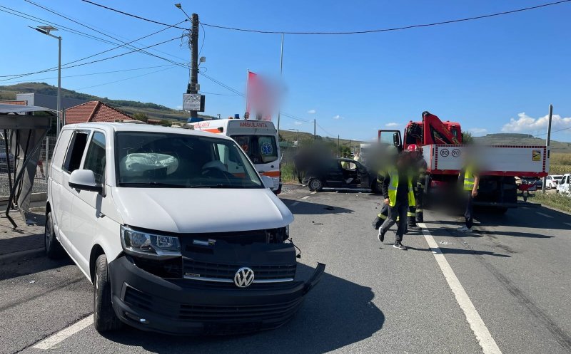 Accident GRAV în Mera. Drumul este blocat pe ambele sensuri/ Femeie în stare critică, intubată la fața locului