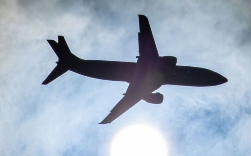 Incident GRAV pe aeroportul din Cluj: Aeronavă cu pasageri, ținută zeci de minute în aer, după ce controlorul de trafic a ADORMIT/ Explicația Romatsa