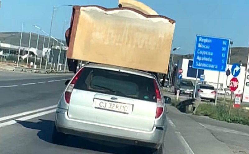 Cu canapeaua, pe șoselele Clujului. Echilibristică sau balet? ”Nu cred așa ceva!!!”