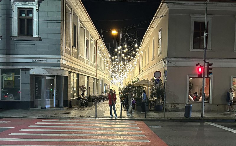 ”Seara trecută mă plimbam prin Cluj. Am obiceiul să vorbesc cu oamenii locului, să le ascult poveștile...” / „Boss, eu sunt născut în Colentina. M-am mutat aici acum 5 ani. Nu-mi place deloc”