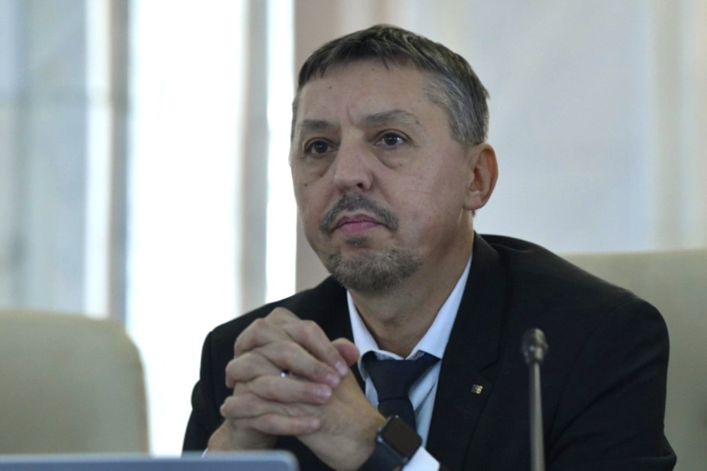 Daniel David, după al doilea set de amenințări în școli: "E foarte grav, sunt convins că autoritățile își vor face datoria. Prezența Poliției și a Jandarmeriei va fi crescută în zona școlilor"