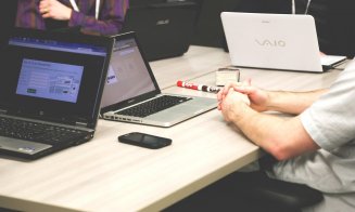 Sfârșitul erei remote? Piața muncii se întoarce la birou. În ce domenii caută angajatorii cei mai mulți oameni